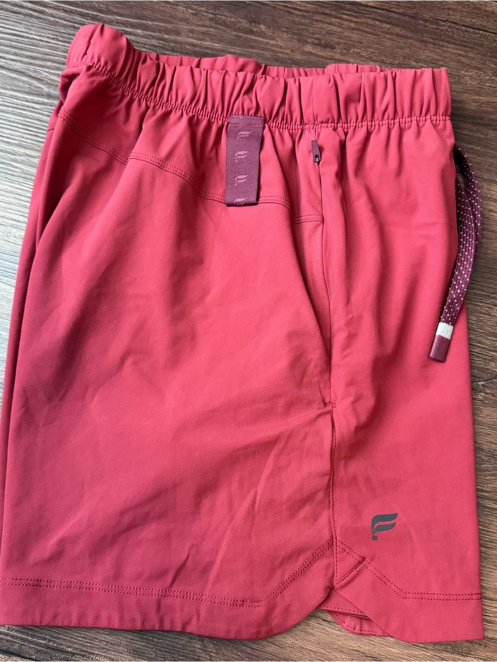 Fabletics Shorts Men’s The One Athletic 5" Unlined Maroon Size Medium Athletic